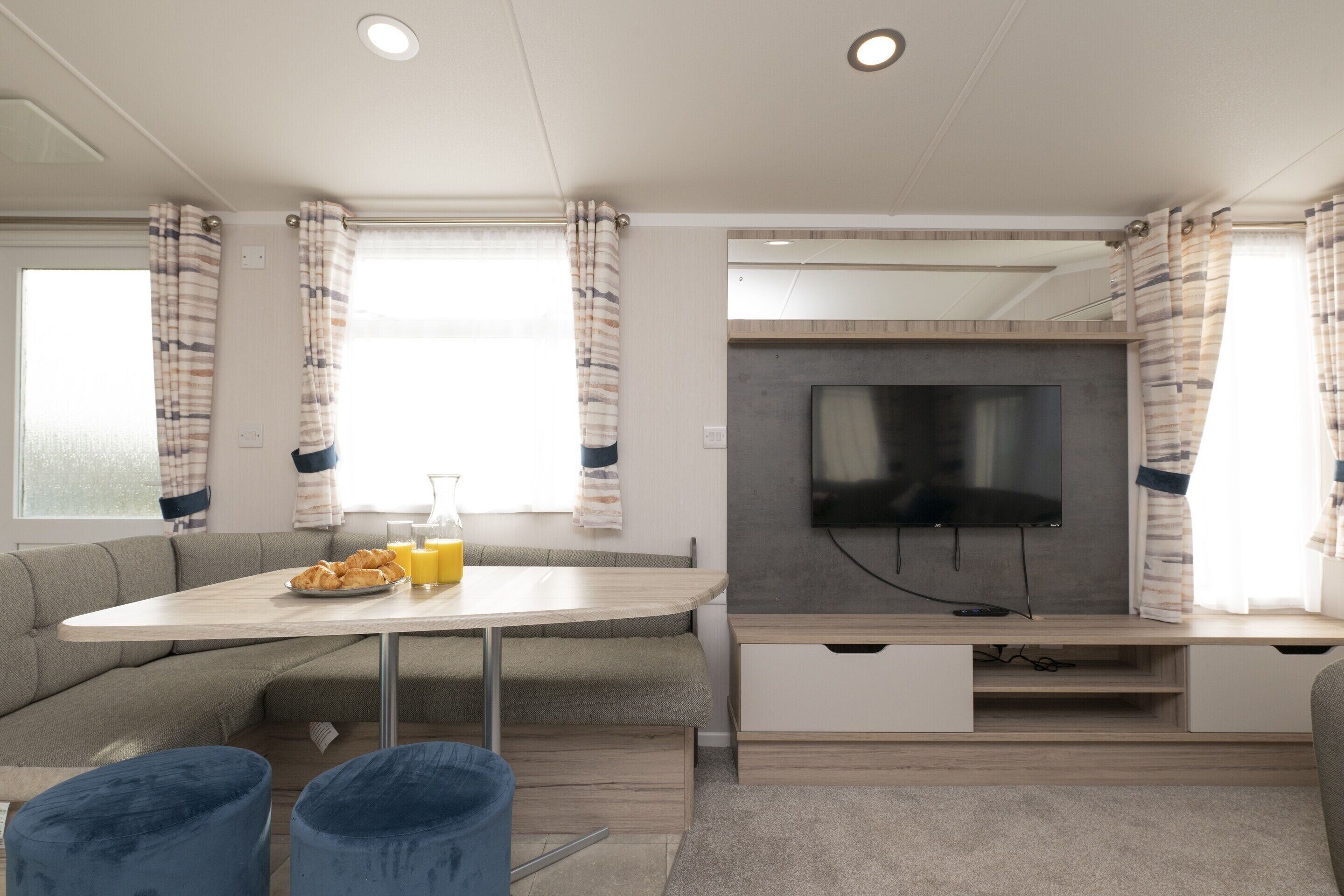 Mobile Home | Dining