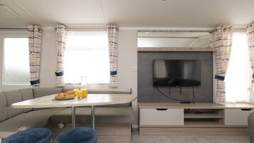 Mobile Home | Dining