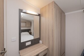 ラグジュアリー モバイルホーム | 3 室のベッドルーム、ベッドシーツ