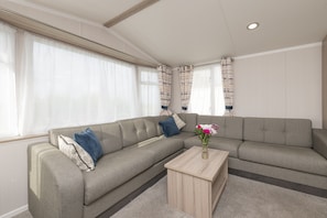 ラグジュアリー モバイルホーム | リビングルーム