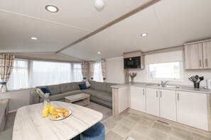Mobile Home | Living room