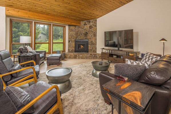 Télévision, cheminée