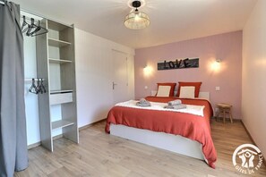 Een strijkplank/strijkijzer, gratis wifi, beddengoed