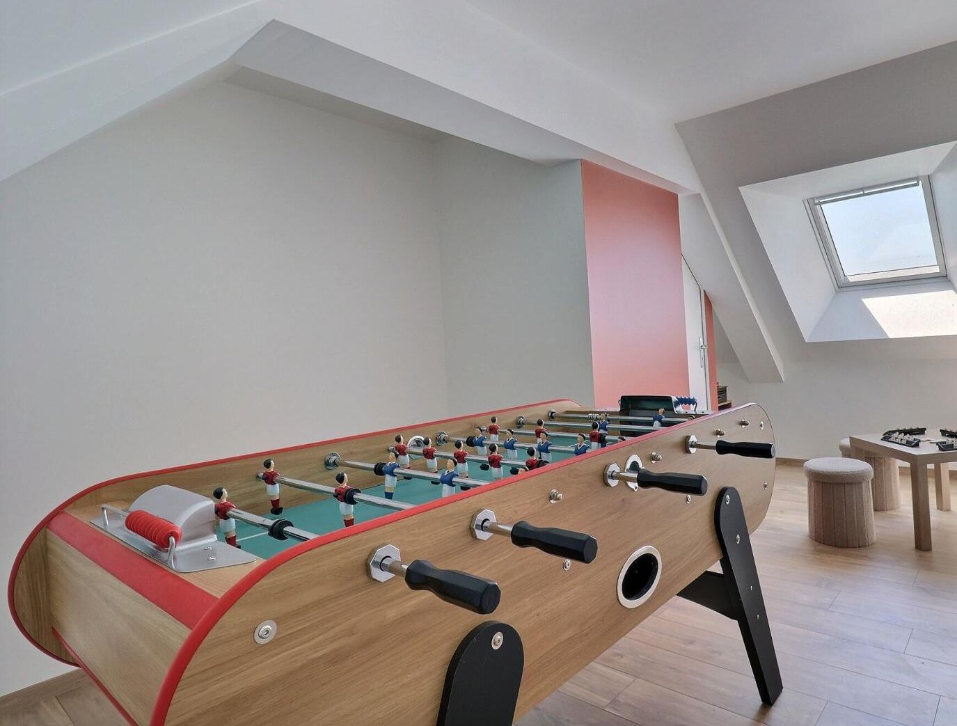 Salle de jeux, baby foot, jeux de société