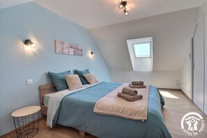 4 bedrooms, iron/ironing board, free WiFi, bed sheets