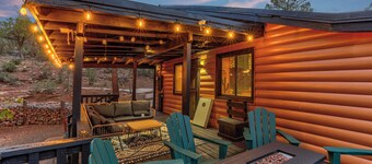 NEW!! Modern, updated 2-bedroom cabin with WiFi, games and views in quaint Pine