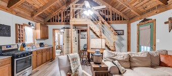 Wildwood Charming Cabin Near Oxford and Sardis Lake!