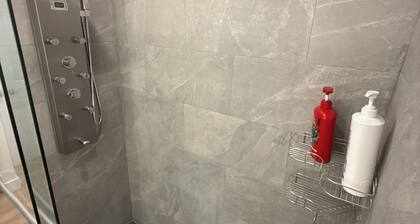 Clean renovated room Just 5 minutes away from Ottawa airport.