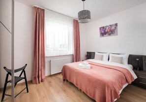 1 bedroom, iron/ironing board, WiFi, bed sheets - Wola Gumińska Comfort Apartment (Warszawa)