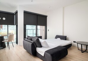 Iron/ironing board, WiFi, bed sheets