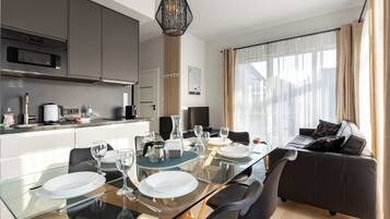 Fridge, microwave, stovetop, dishwasher