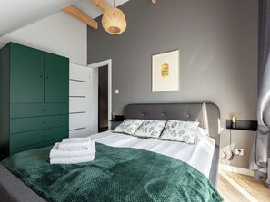 2 bedrooms, iron/ironing board, WiFi, bed sheets