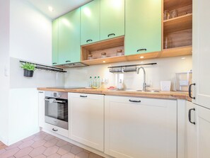 Fridge, oven, stovetop, dishwasher - Reymonta Vivid Space Apartment (Wrocław)