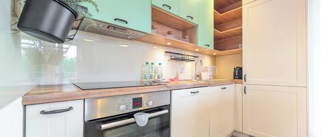 Kühlschrank, Ofen, Herdplatte, Geschirrspüler