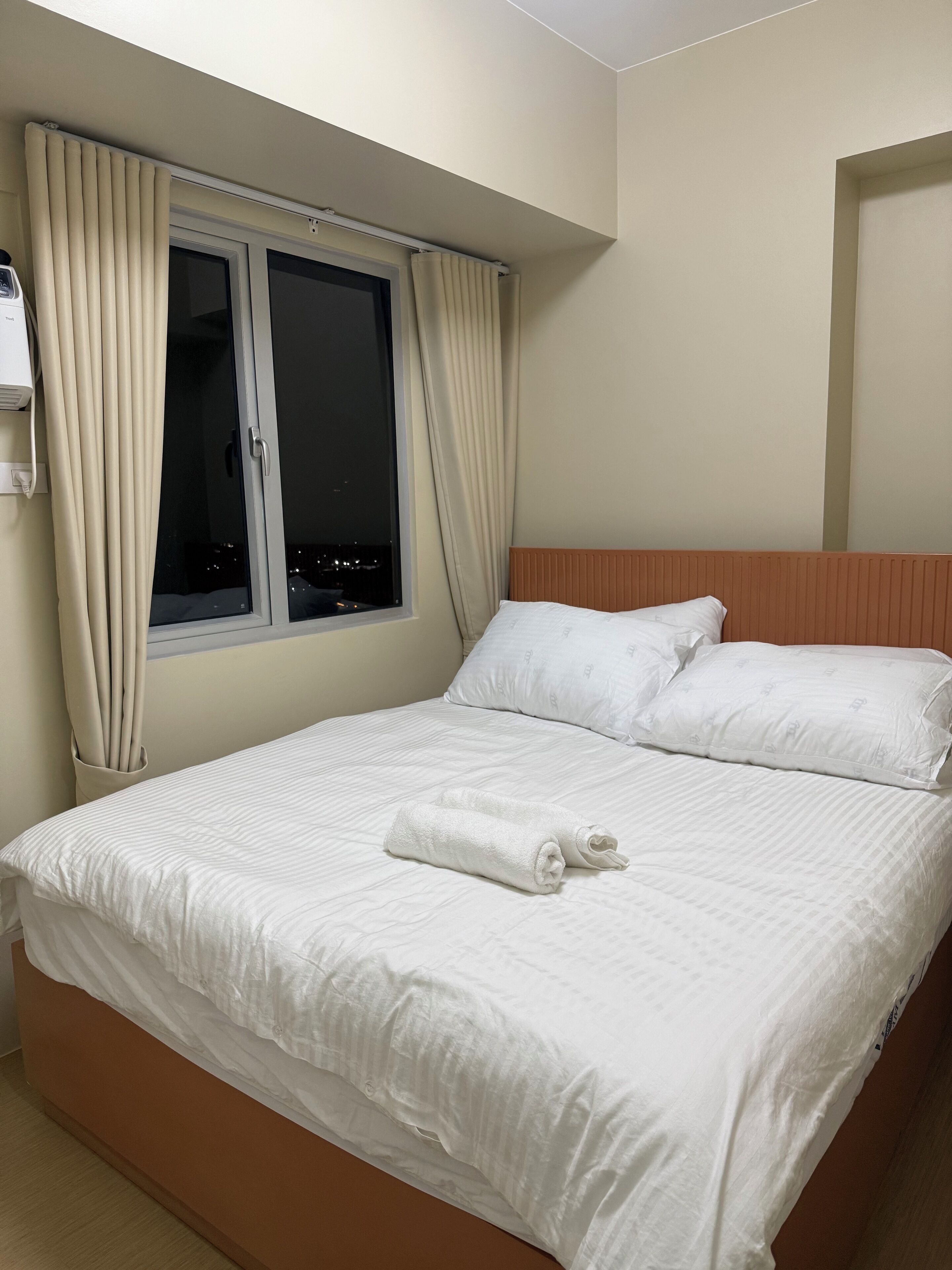 2 habitaciones, tabla de planchar con plancha, wifi y ropa de cama 