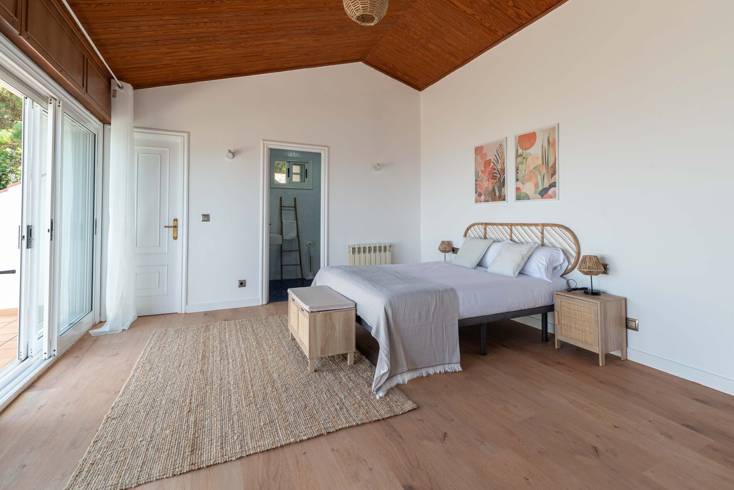 4 chambres, fer et planche à repasser, Wi-Fi gratuit, draps fournis