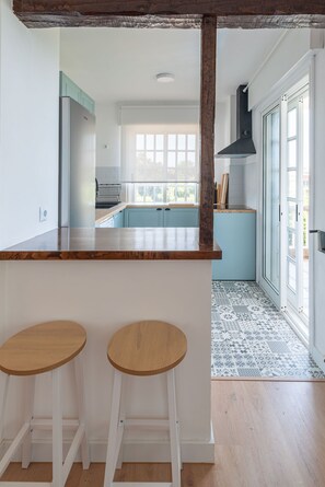 Kühlschrank, Mikrowelle, Ofen, Geschirrspüler