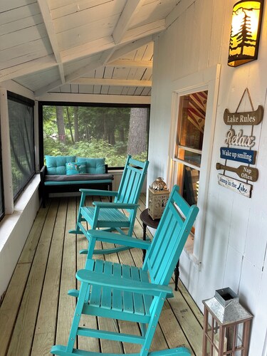 Serene 4-bedroom cabin in Sweden on Stearns Pond perfect for relaxing getaways
