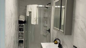 Shower, jetted tub, hair dryer, bidet