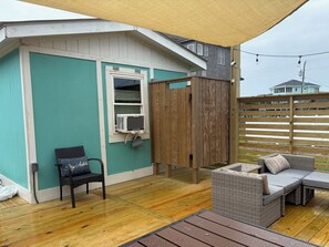 Terrace/patio - Charming pet friendly studio 350 feet away from the Rodanthe Pier and the beach. (Rodanthe)
