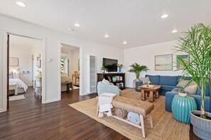 Smart TV - NEW 1BD 1BA + Bonus Room - Serenity Between Mountains and Sea! (Santa Barbara)