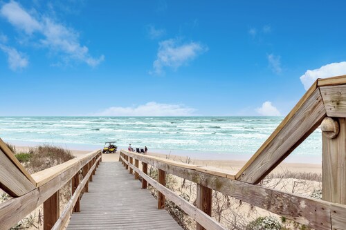 La Mirage 310: 2-bedroom condo with partial Gulf views in Port Aransas.