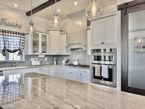 電子レンジ、オーブン、コンロ、食器洗い機