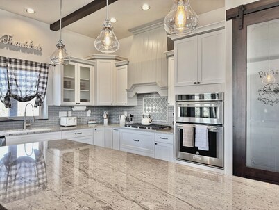 Charming 4-bedroom house with WiFi, AC in delightful Rifle