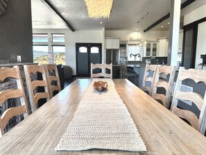 Dining - Charming 4-bedroom house with WiFi, AC in delightful Rifle (Rifle)