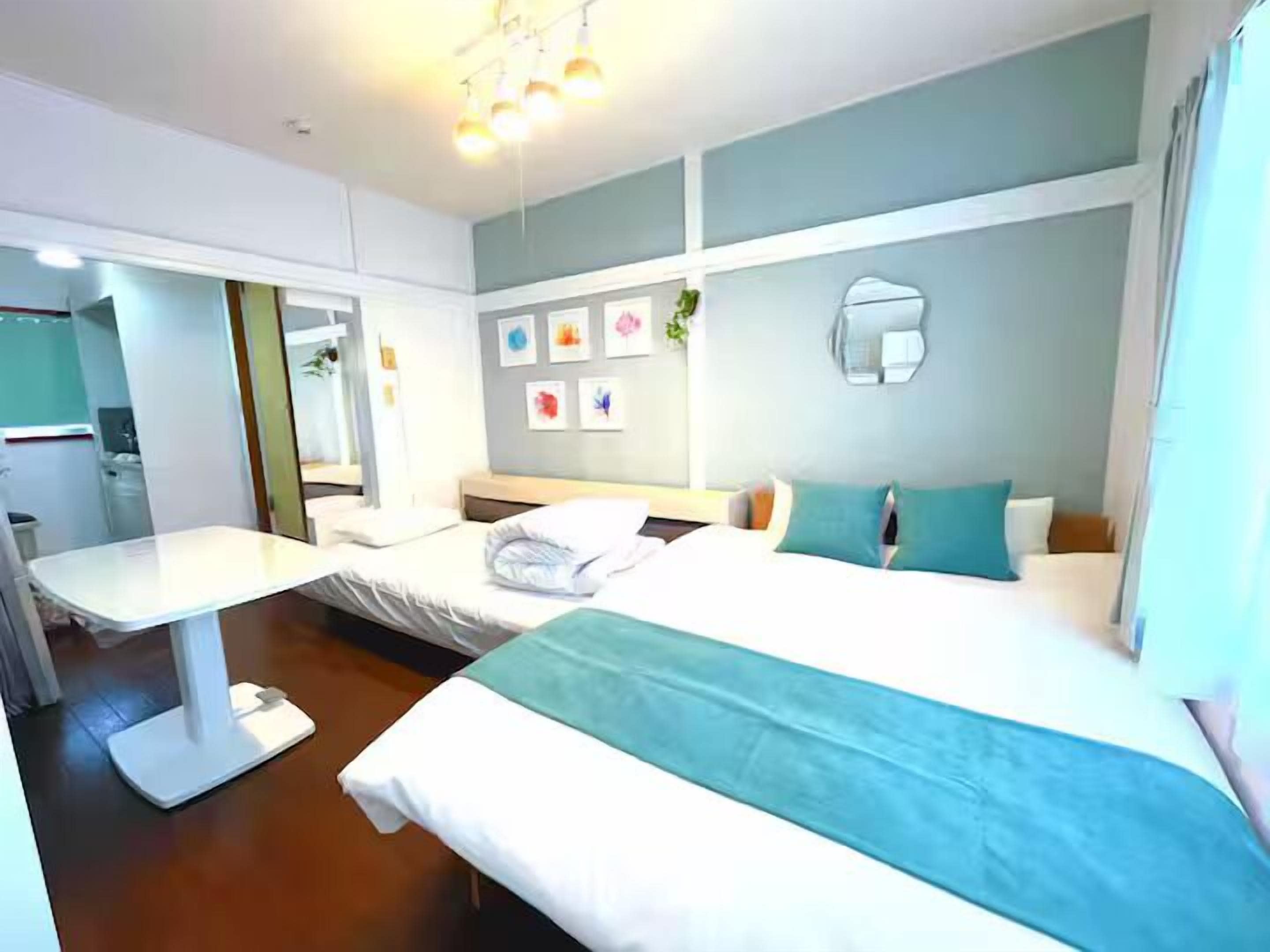 Cortinas opacas, tabla de planchar con plancha, wifi gratis