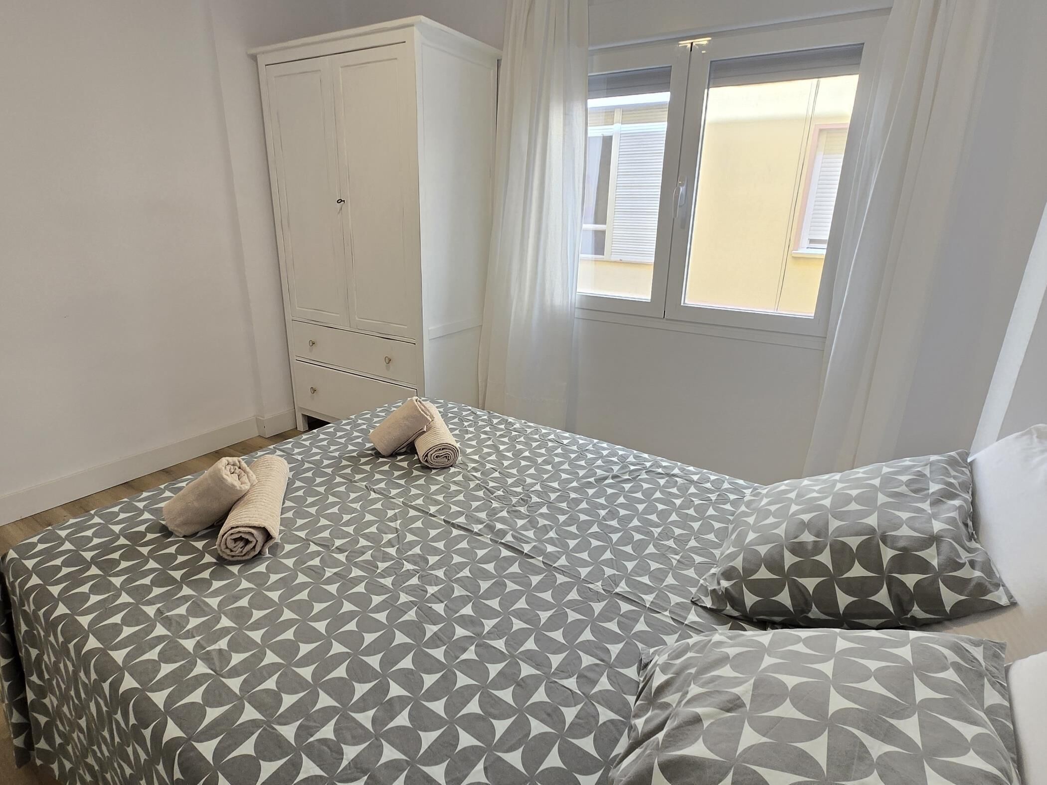 Bügeleisen/Bügelbrett, Internetzugang, Bettwäsche