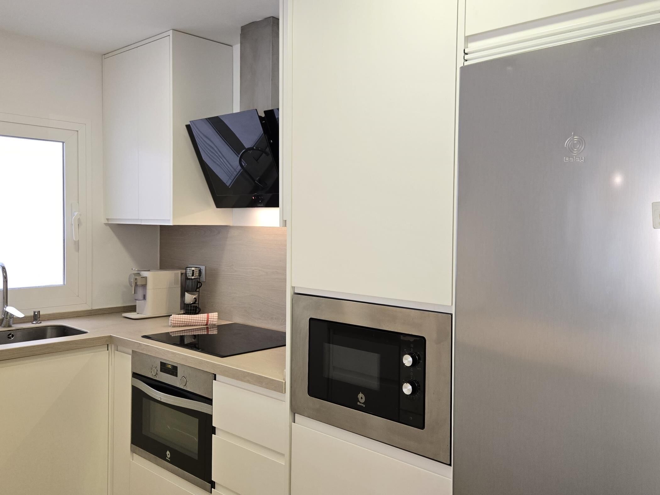 Kühlschrank, Mikrowelle, Geschirrspüler