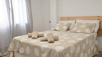 Strykejern/-brett, internettilgang og sengetøy