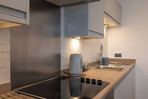 Fridge, oven, stovetop, toaster