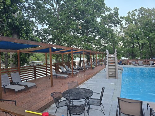 The Waters Edge, Charming 3-bedroom 3 and 1/2 bath house  on Table Rock Lake