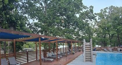 The Waters Edge, Charming 3-bedroom 3 and 1/2 bath house on Table Rock Lake