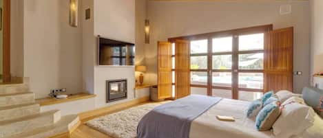 5 bedrooms, iron/ironing board, WiFi
