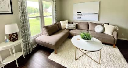 Private, Updated Townhouse in DT Apex