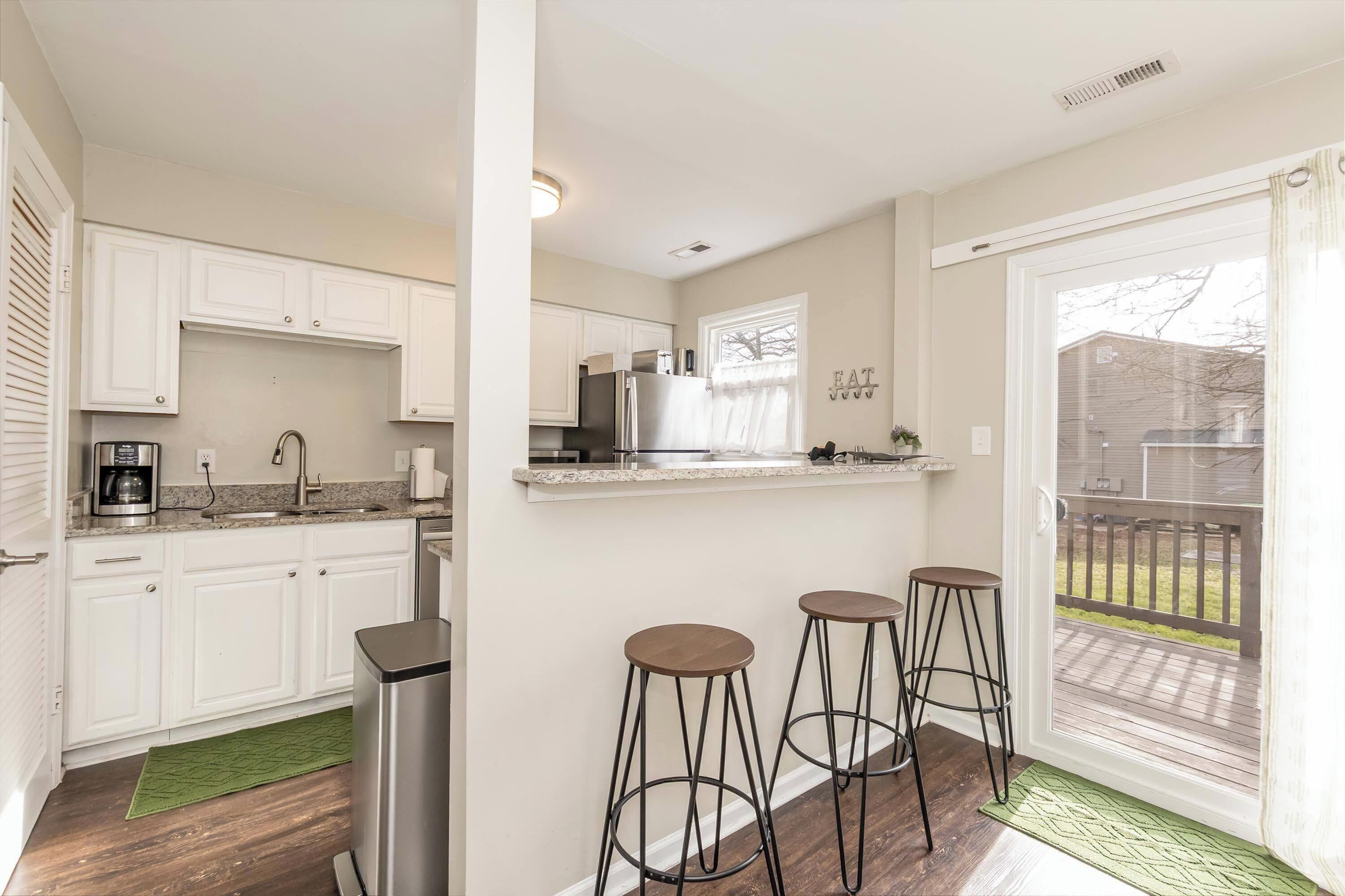 Microondas, horno, parrilla de estufa y lavavajillas 