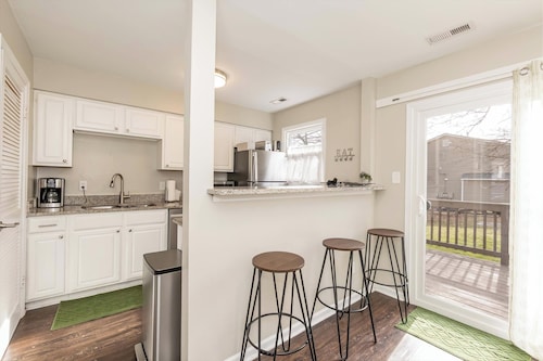 Private, Updated Townhouse in DT Apex