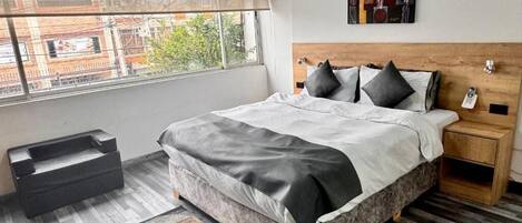 Skrivebord og wi-fi (inkludert)