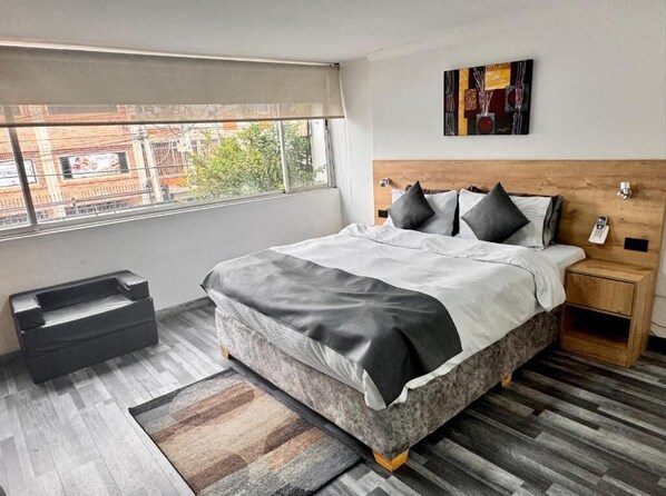 Desk, free WiFi - HOTEL FENIX REAL (Bogotá)