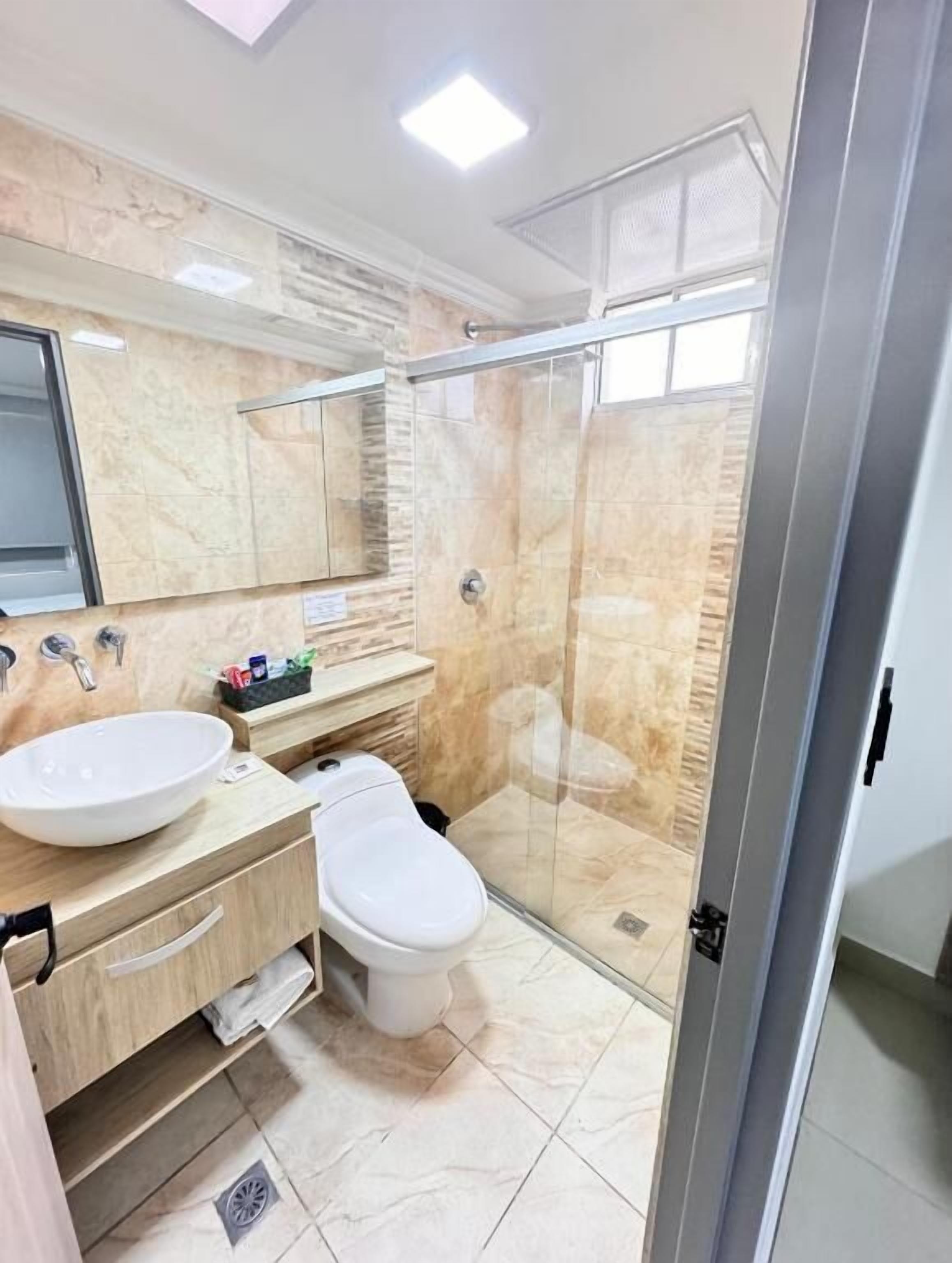 مناشف، صابون، ورق حمّام