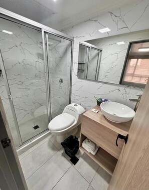 Toallas, jabón, papel higiénico