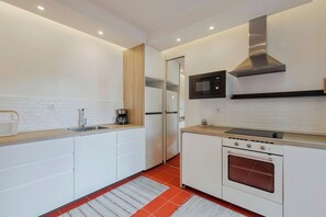 Frigorífic, microones, forn i placa de cuina