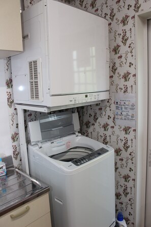 Interior - 出雲大社から車で5分の場所にある一棟貸ゲストハウスマリドール (Taishachonyunan, Izumo-shi,)