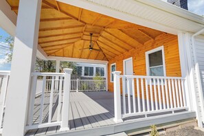 Terrace/patio - Mountain View Bungalow in Front Royal (Front Royal)