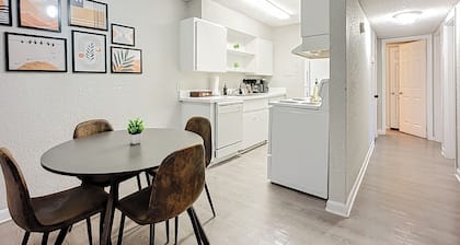 Charming 2BR Stay - Fast Wifi, Free Parking, By Beach, Downtown Jax, JU