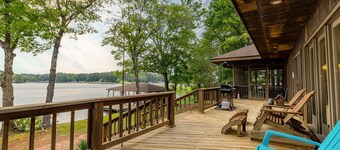 Gem! Lakefront, Firepit, Dock w/ Boat Slip, Hot Tub, Kayak