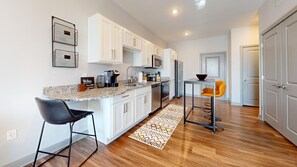 Micro-ondes, four, plaque de cuisson, lave-vaisselle